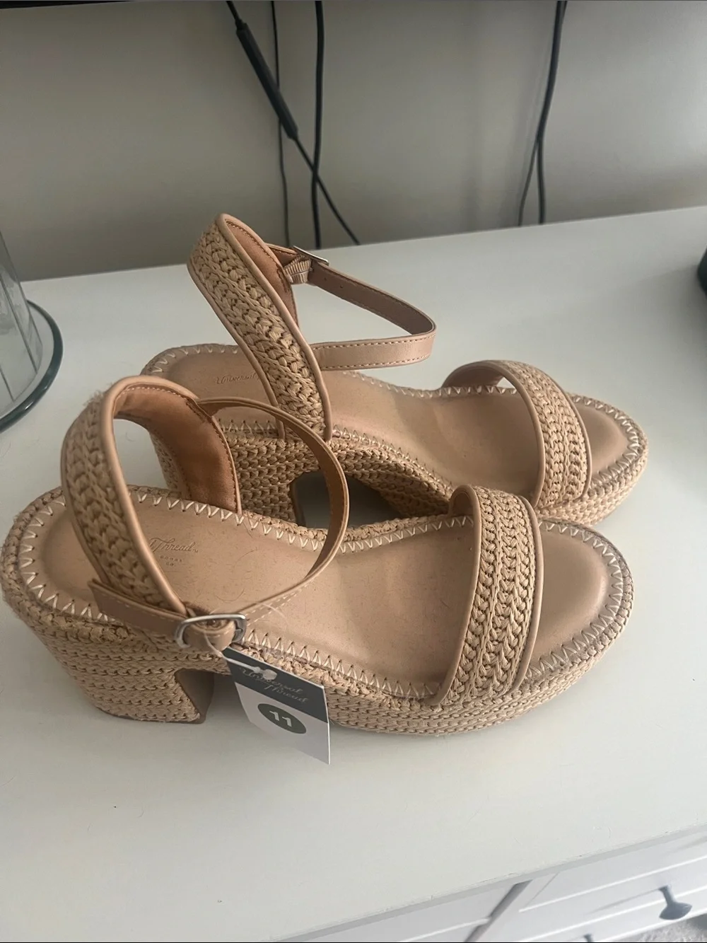 Universal Thread platform sandal